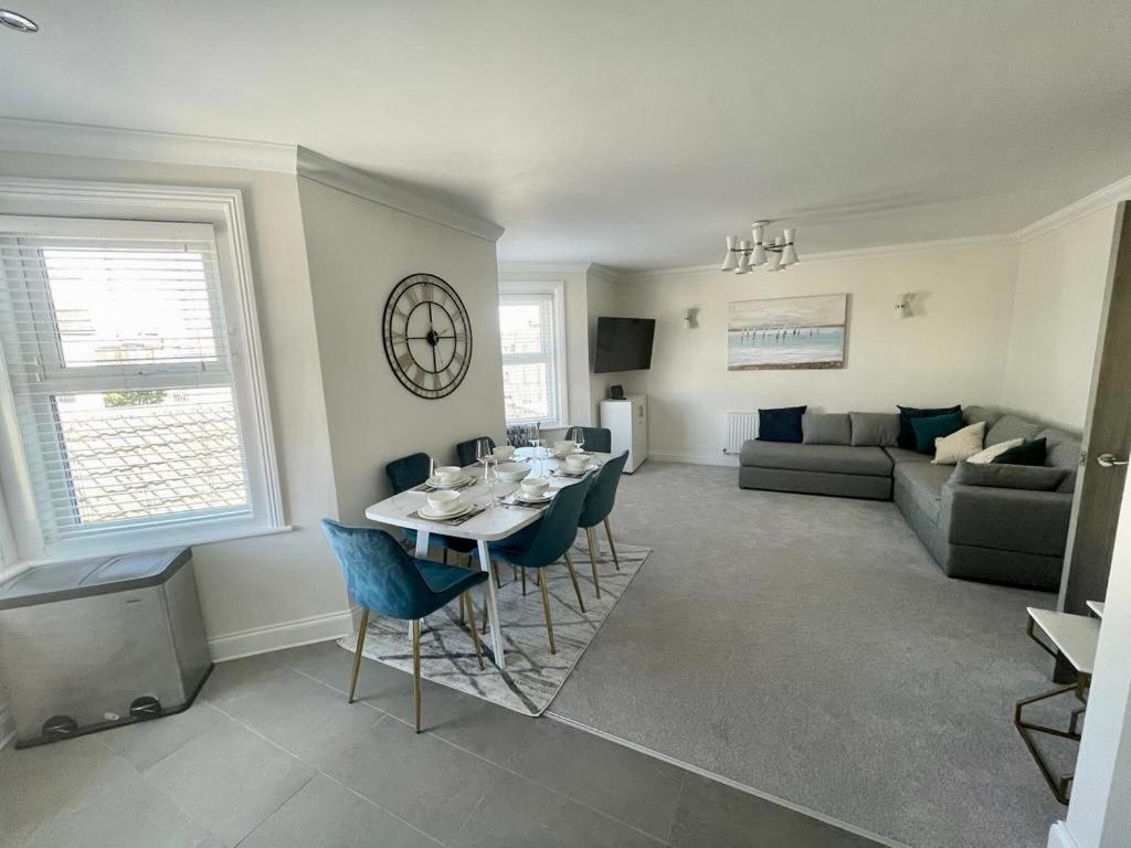 Exquisite Apartment, Stone Throw From The Beach Bournemouth Buitenkant foto